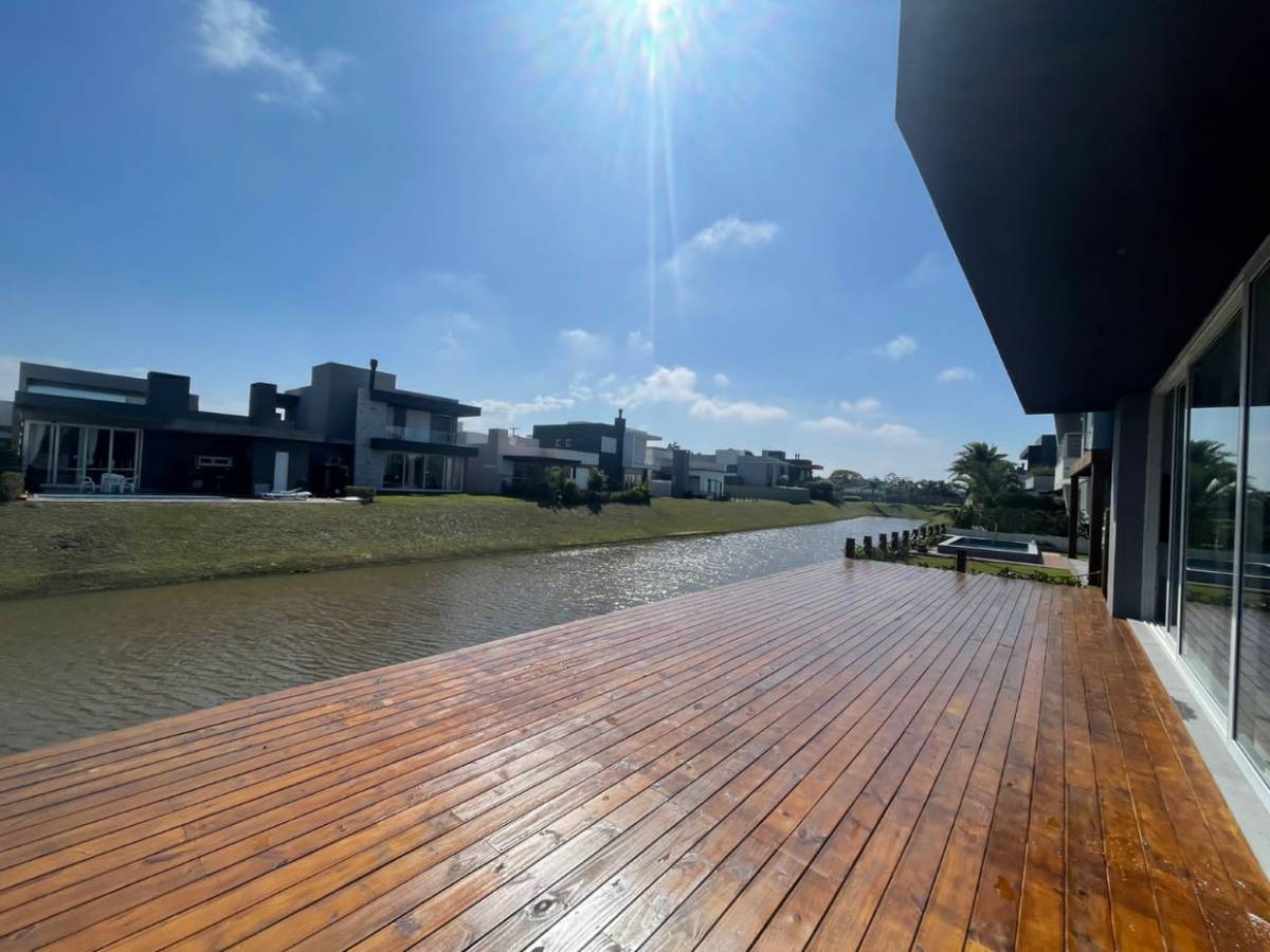 Casa em Condomínio 4 dormitórios para venda, PARQUE ANTARTICA  em Capão da Canoa | Ref.: 129