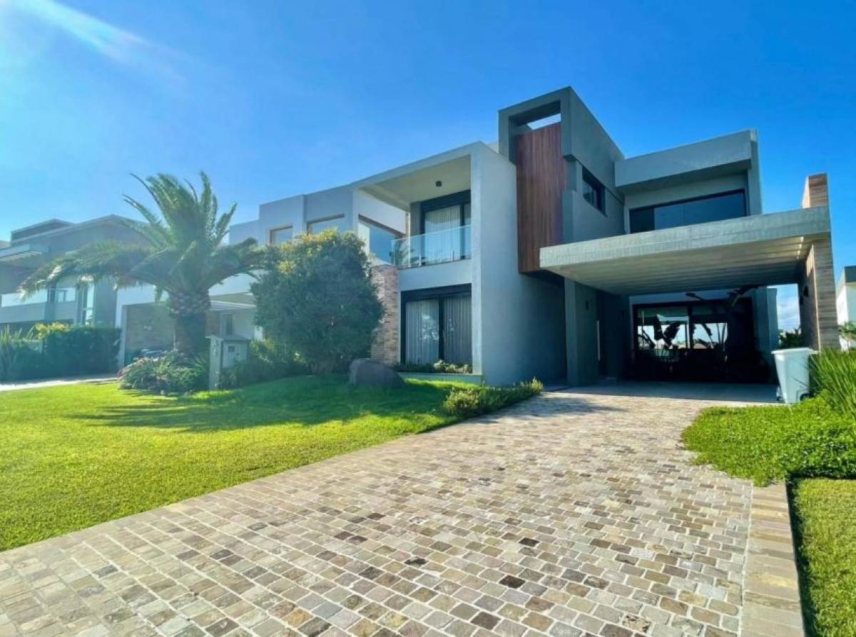 Casa em Condomínio 5 dormitórios para venda, PARQUE ANTARTICA  em Capão da Canoa | Ref.: 144