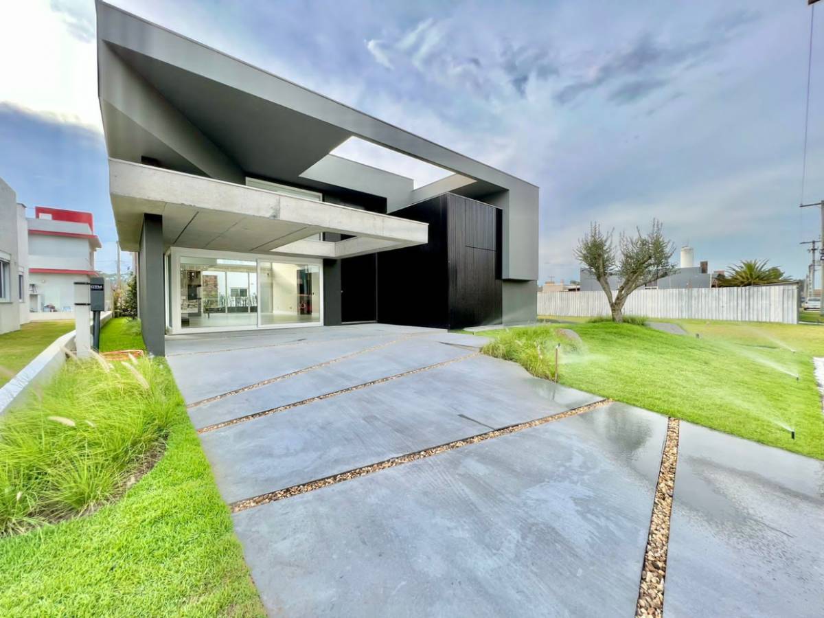 Casa em Condomínio 4 dormitórios para venda, Zona Nova em Capão da Canoa | Ref.: 215