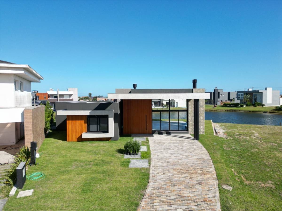 Casa em Condomínio 4 dormitórios para venda, Rainha do Mar  em Xangri-lá | Ref.: 373